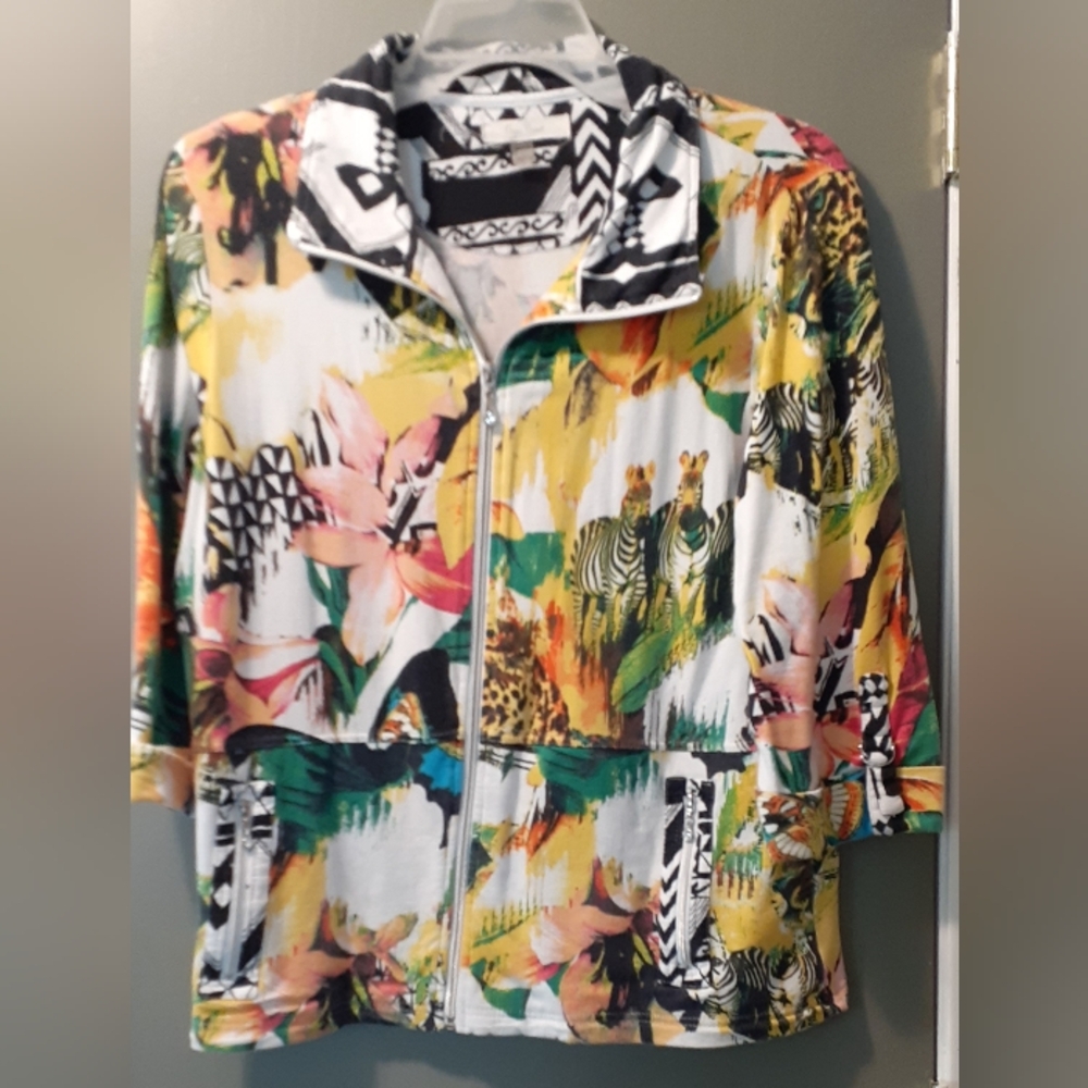 Onque Casuals Animal print front zip jacket Large